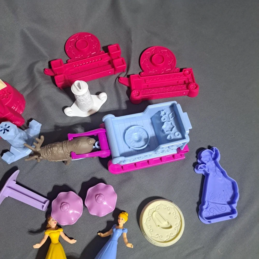 Play-Doh Disney Princess Sparkle Kingdom & Frozen Sled Adventure Stamper‎ Sets